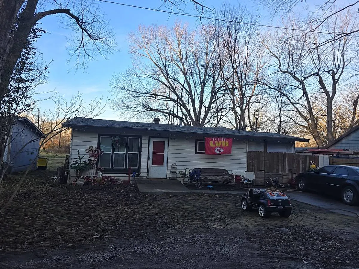 Oakley Ave, Kansas City, MO 64130