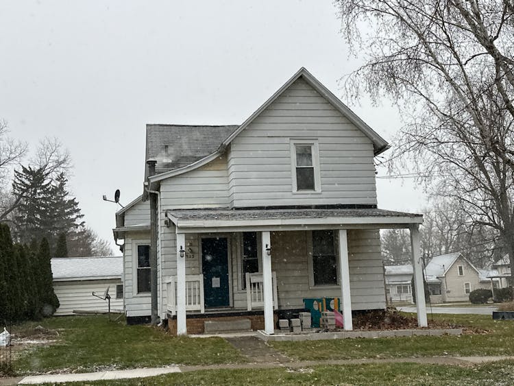 923 N Locust St Adrian, MI 49221, Lenawee County