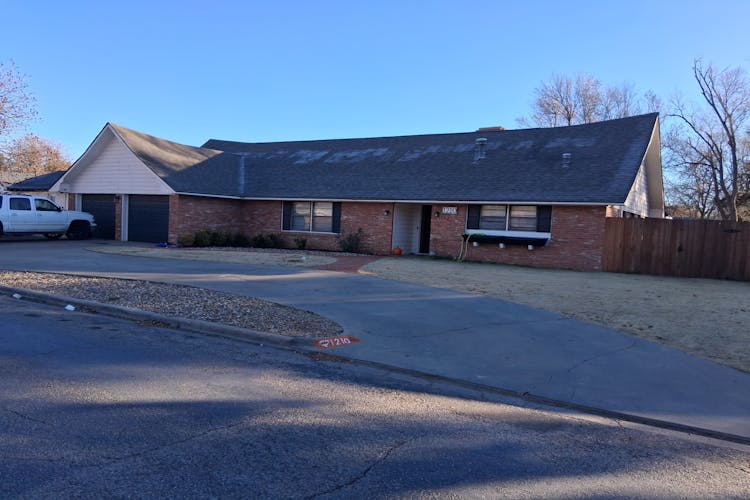 1210 Yonkers St Plainview, TX 79072, Hale County