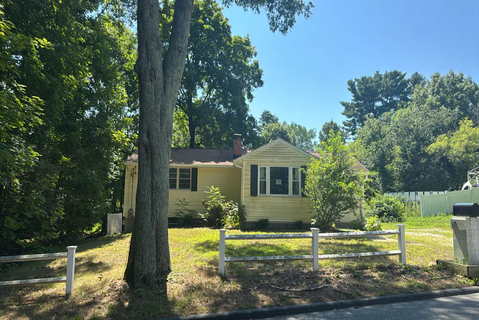 17 Pine St Bellingham, MA 02019, Norfolk County
