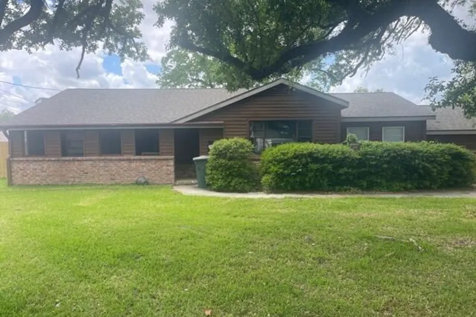 906 8Th Ave Lake Charles, LA 70601, Calcasieu County