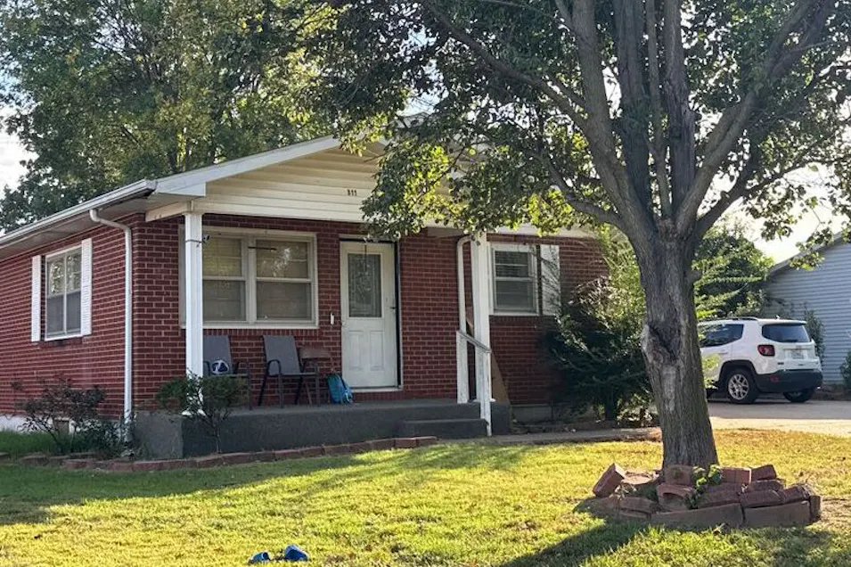 911 Crescent Dr Sikeston, MO 63801, Scott County