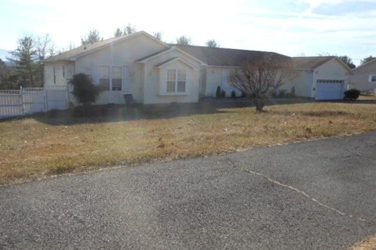 622 Briarwood Dr Dandridge, TN 37725, Jefferson County