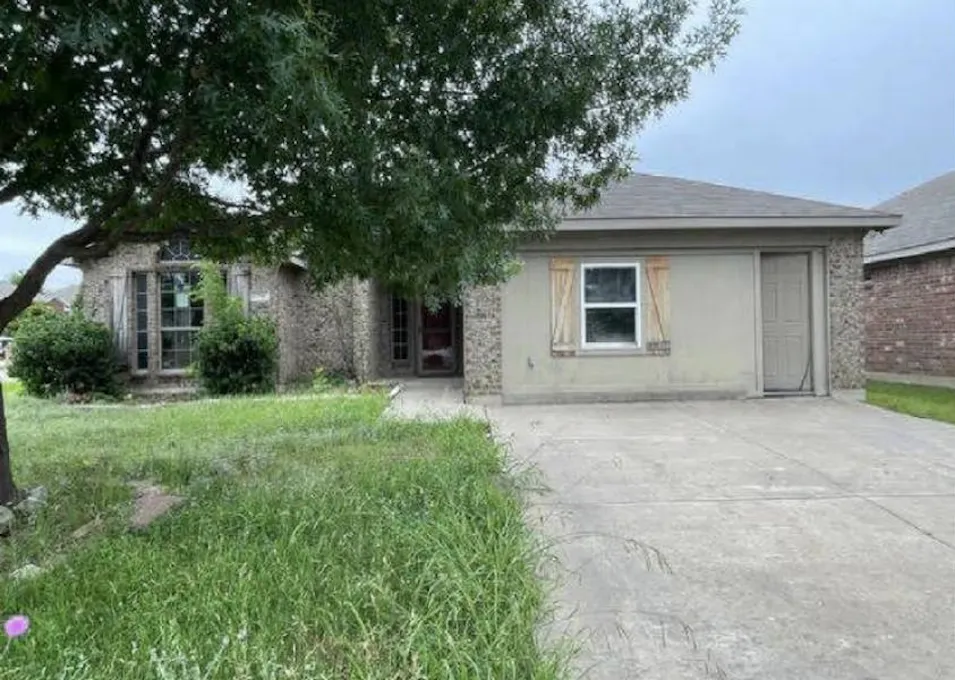 720 Lakeview Dr Alvarado, TX 76009, Johnson County