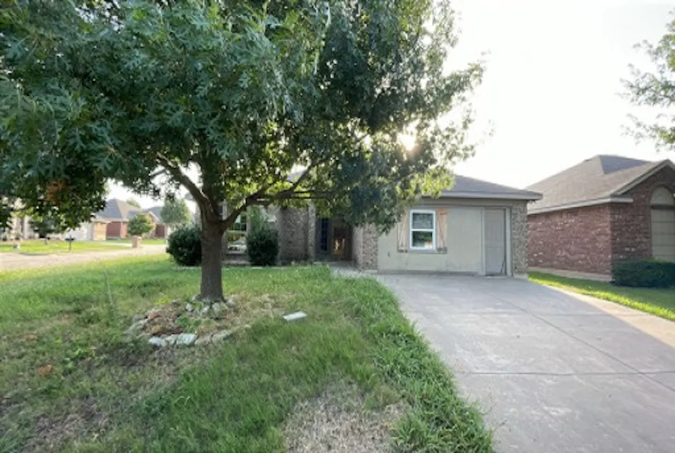720 Lakeview Dr Alvarado, TX 76009, Johnson County