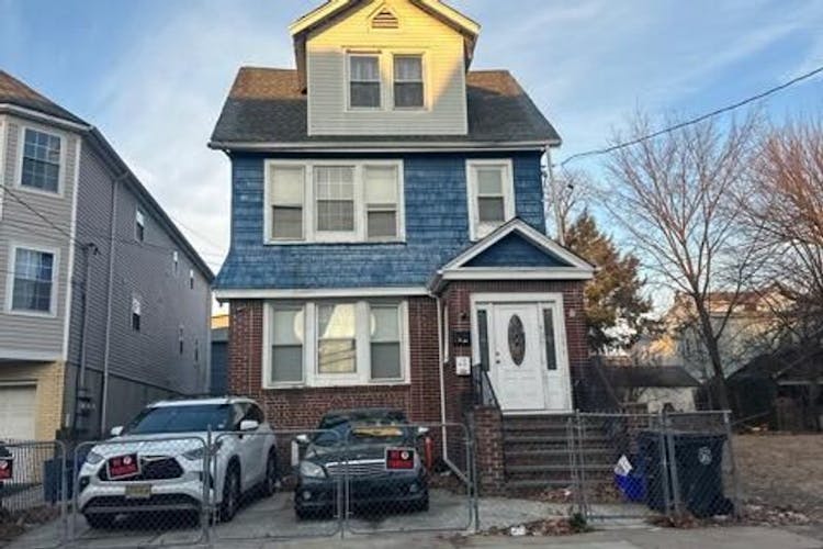 925s 20th St Newark, NJ 07108, Essex County