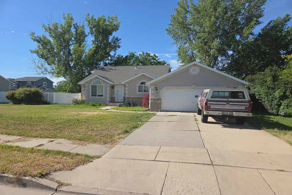 851 W 150 S Clearfield, UT 84015, Davis County