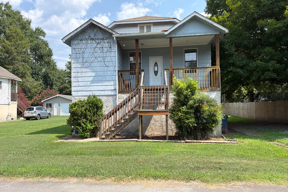 105 W 9th St Chickamauga, GA 30707, Walker County