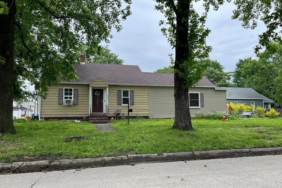 320 E 7th St Centralia, IL 62801, Marion County