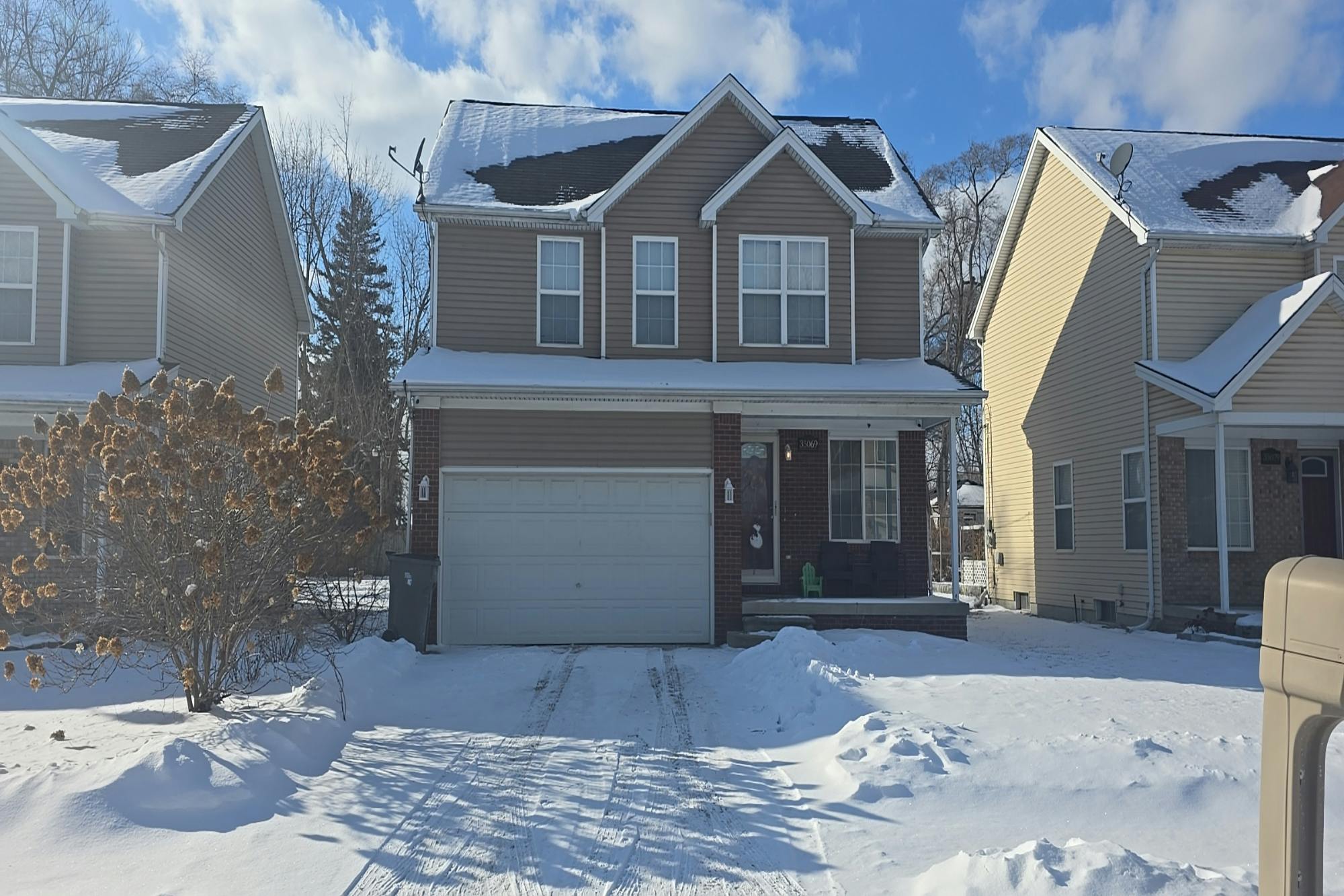 Quinton St, Clinton Township, MI 48035