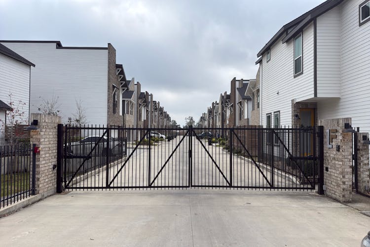 5822 Francis Oak Place Houston, TX 77091, Harris County