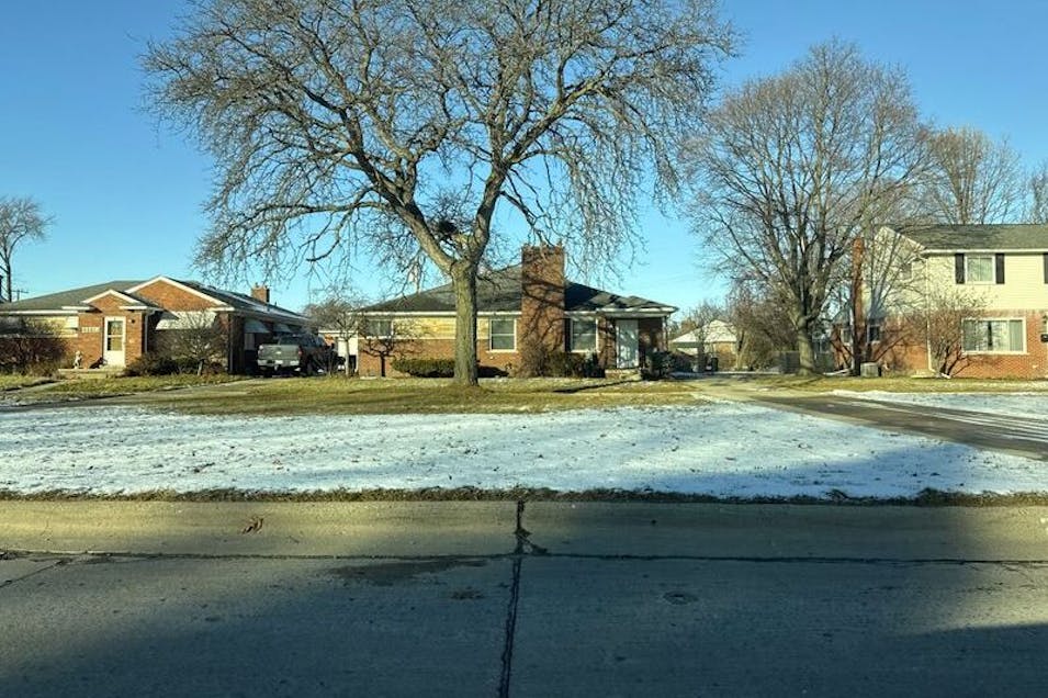 22525 E 8 Mile Rd Saint Clair Shores, MI 48080, Macomb County