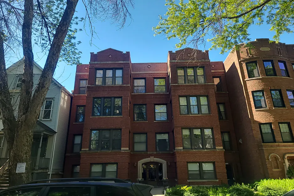 1445 W. Warner Avenue, Unit #1e Chicago, IL 60613, Cook County