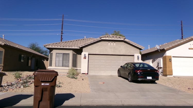 8782 W Shaw Butte Dr Peoria, AZ 85345, Maricopa County