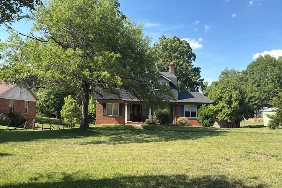 821 E 23rd St Newton, NC 28658, Catawba County