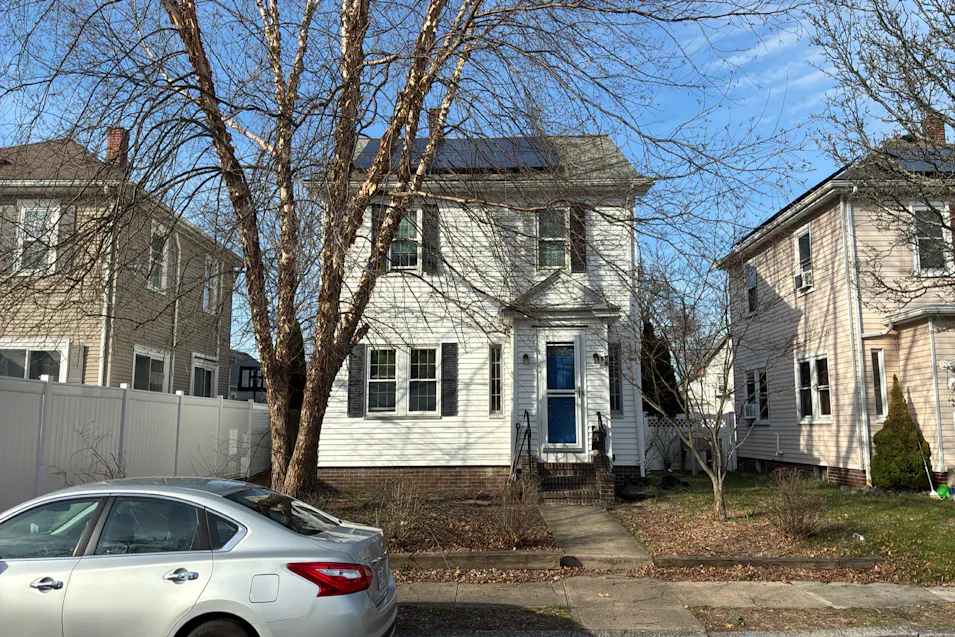 27 Willis St Cranston, RI 02910, Providence County