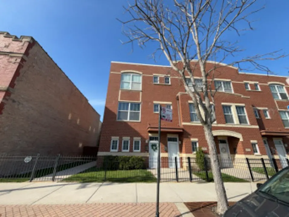 2306 E 71st St Apt A Chicago, IL 60649, Cook County