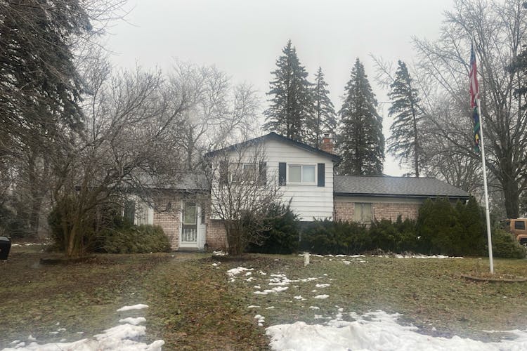 8529 Huron River Dr White Lake, MI 48386-2522, Oakland County