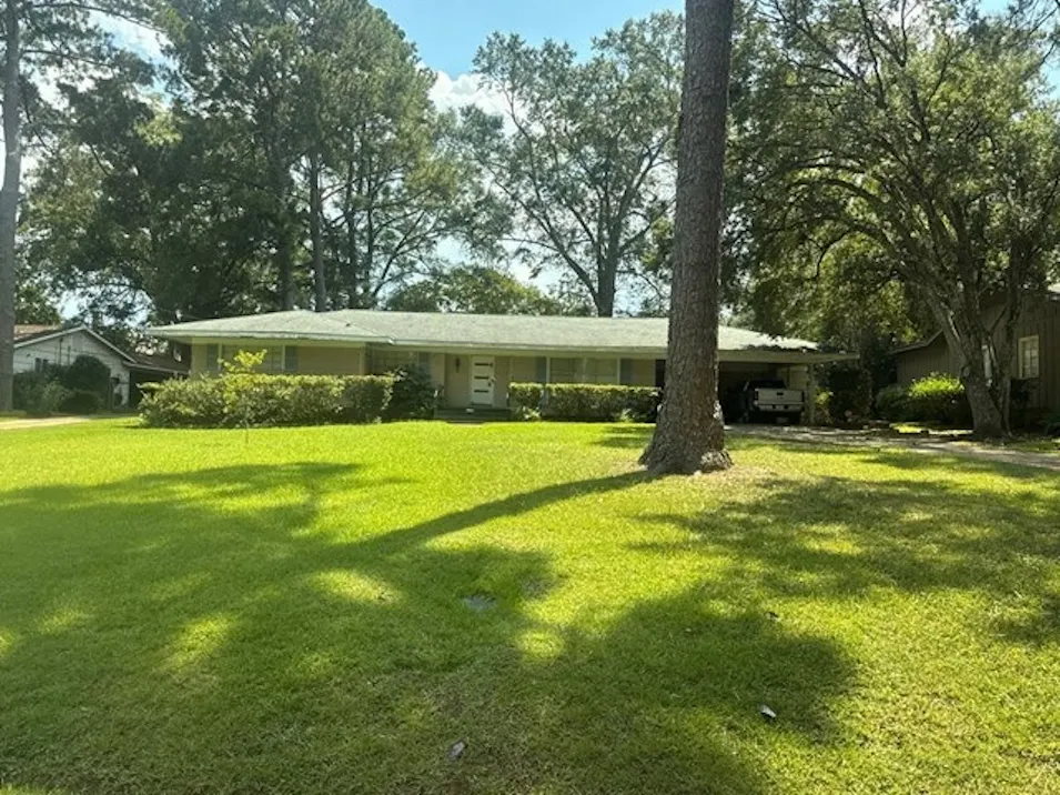1061 Buckley Dr Jackson, MS 39206, Hinds County