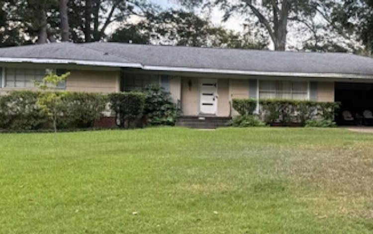 1061 Buckley Dr Jackson, MS 39206, Hinds County