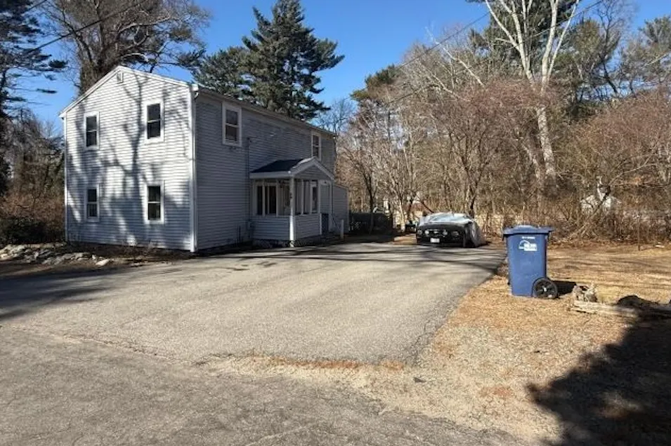 20 Dwight St Halifax, MA 02338, Plymouth County