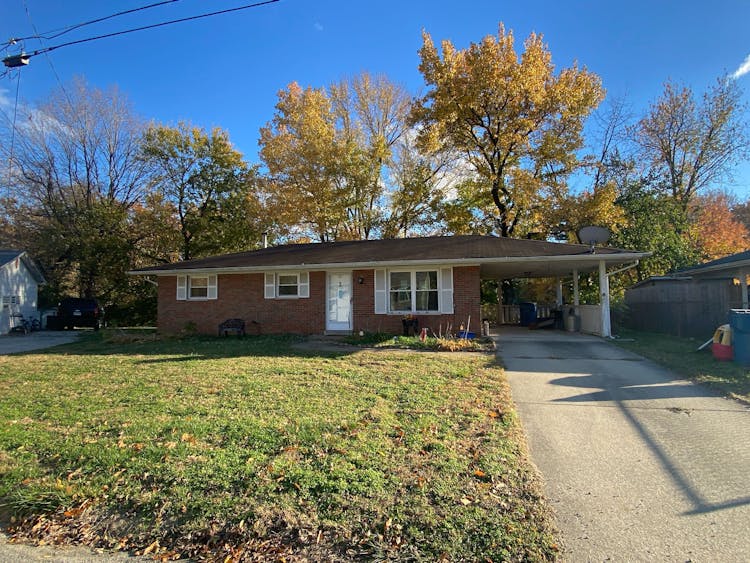 109 Village Dr Collinsville, IL 62234, Madison County