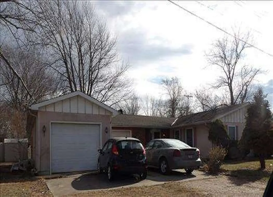 432 South 8th Street Girard, IL 62640, MacOupin County