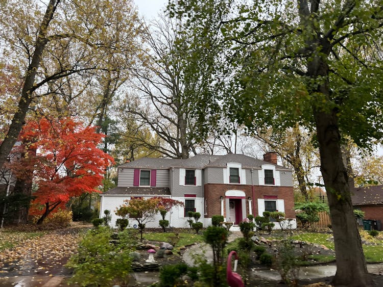 18771 Glenwood Blvd Lathrup Village, MI 48076, Oakland County