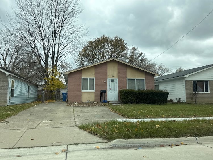 23257 Stewart Ave Warren, MI 48089, Macomb County