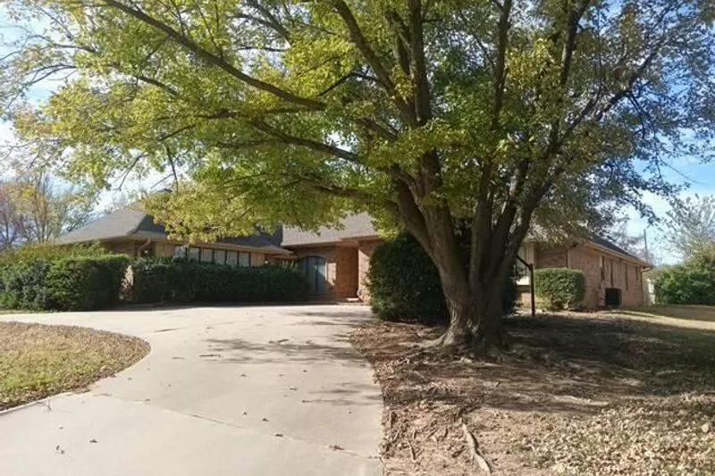 Robinwood Cir, Shawnee, OK 74801 #1