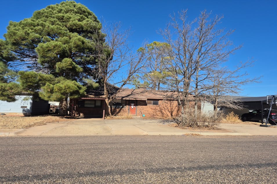 1421 Cardwell St Brownfield, TX 79316, Terry County