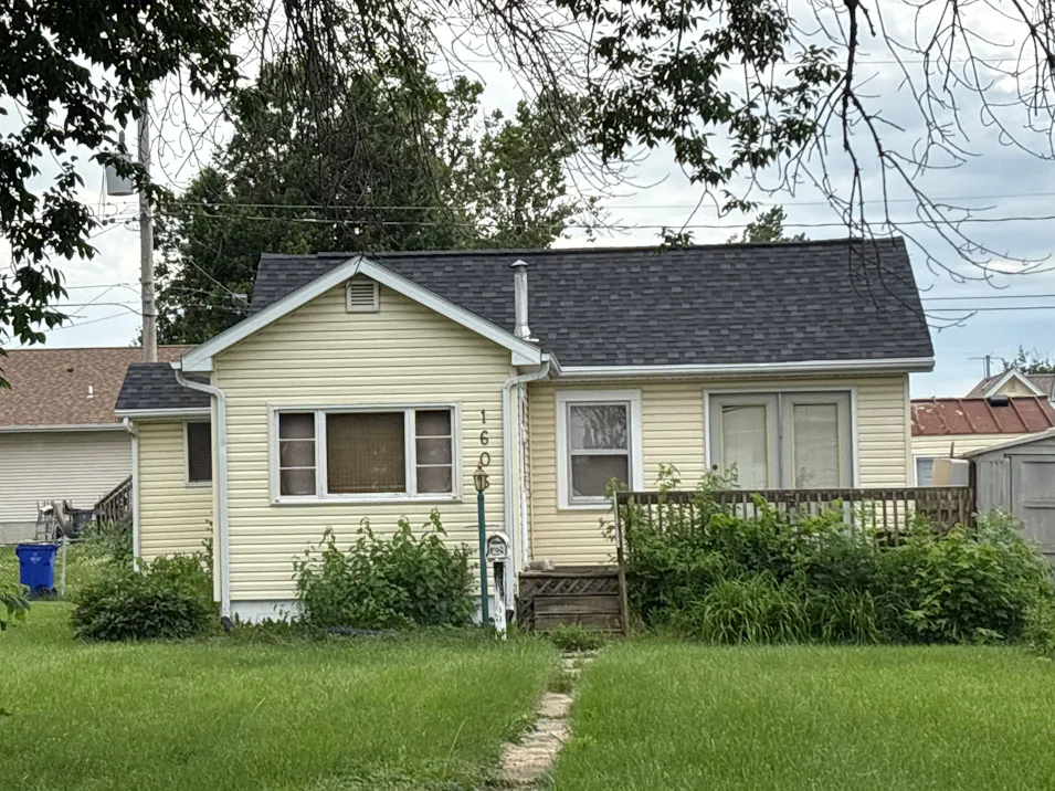 1606 M St SW Cedar Rapids, IA 52404, Linn County