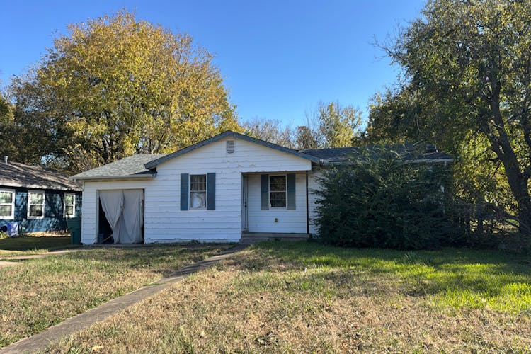 1305 N Brents Ave Sherman, TX 75090, Grayson County