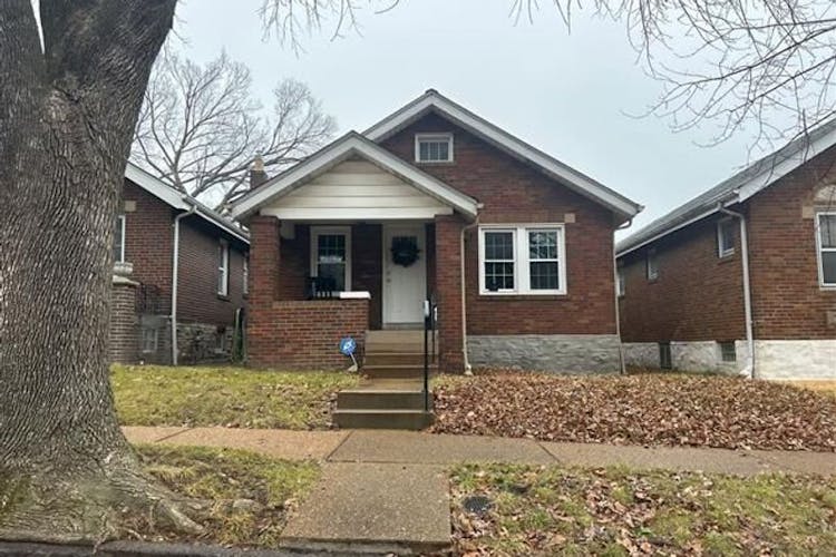 3907 Burgen Ave Saint Louis, MO 63116, St. Louis City County