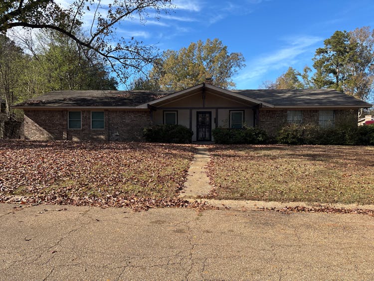 5215 Medhurst Pl Jackson, MS 39206, District Hinds County