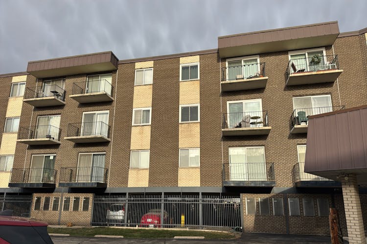 9820 S Pulaski Rd Apartment 203 Oak Lawn, IL 60453, Cook County