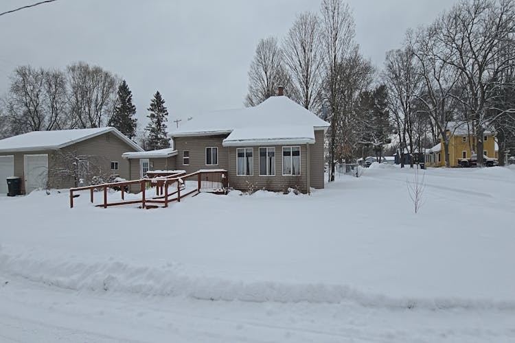 221 E Alvin St Mesick, MI 49668, Wexford County