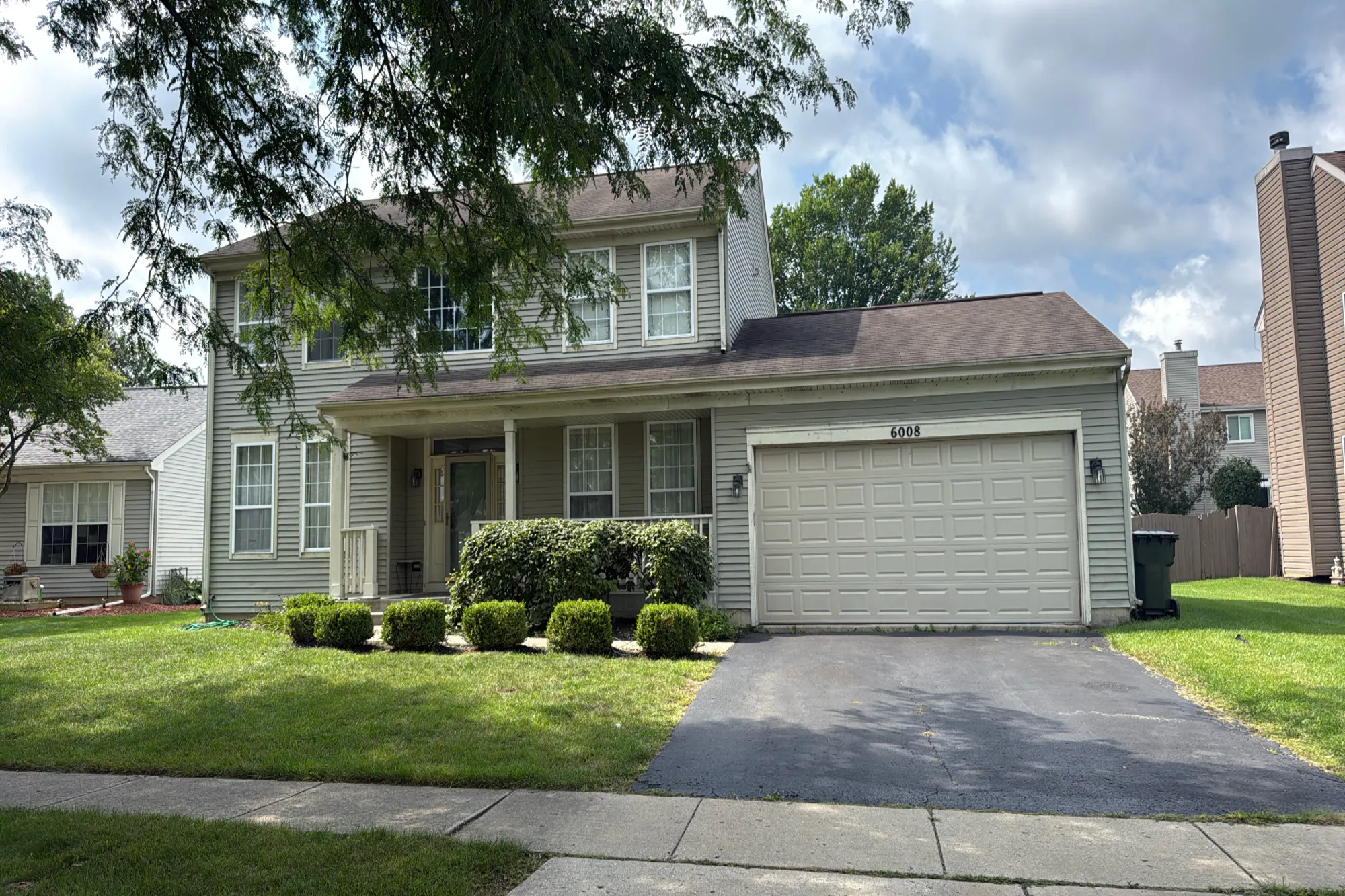 Breezeland Ct, Carpentersville, IL 60110