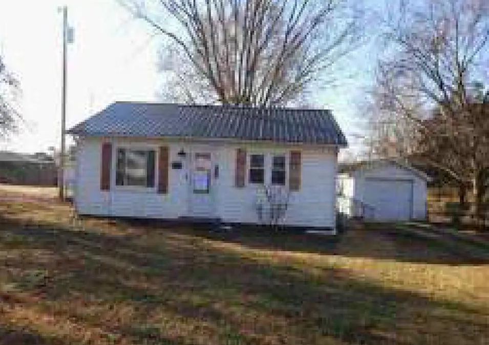 918 E Locust St Bolivar, MO 65613, Polk County