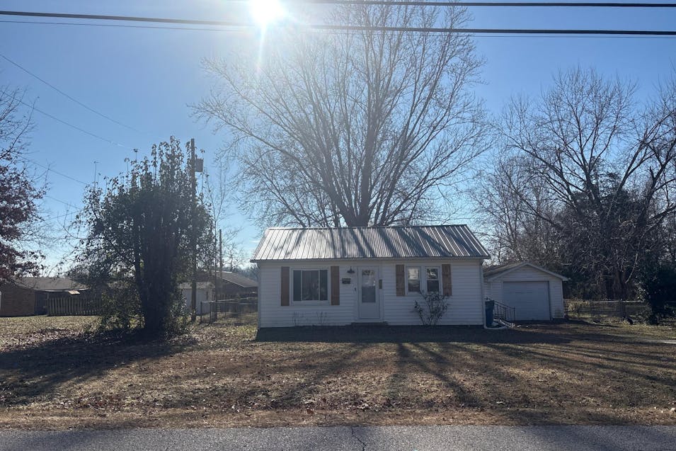 918 E Locust St Bolivar, MO 65613, Polk County