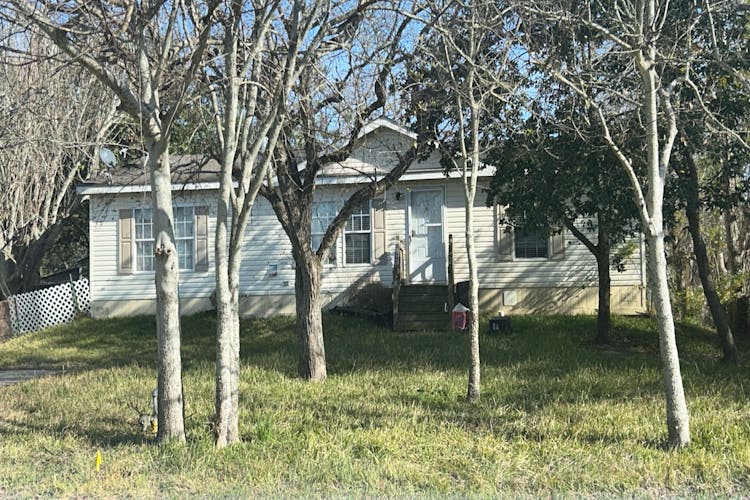 435 8th St San Leon, TX 77539, Galveston County