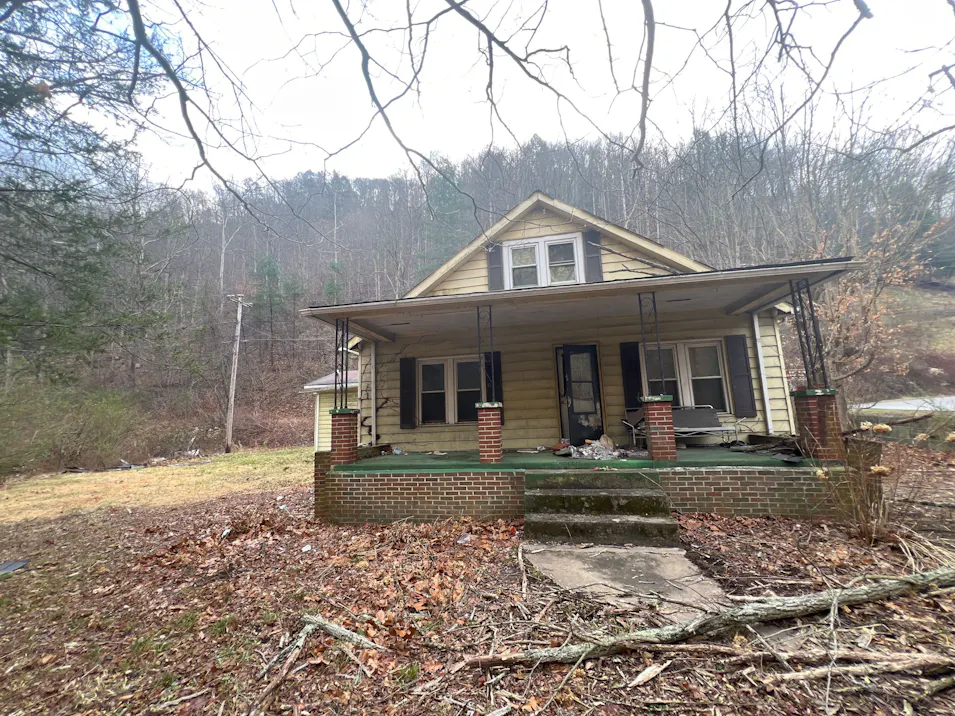 7118 Deskins Road Vansant, VA 24656, Buchanan County