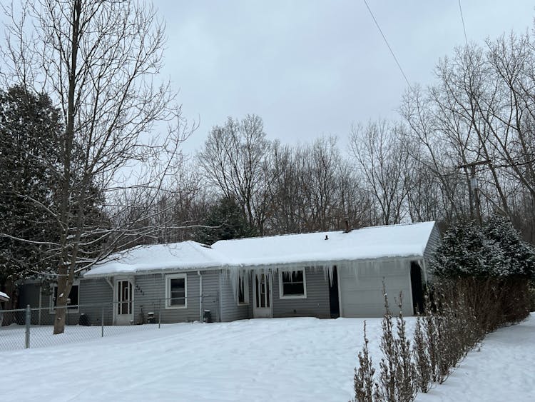 4080 Potts Rd Fowlerville, MI 48836-9215, Livingston County