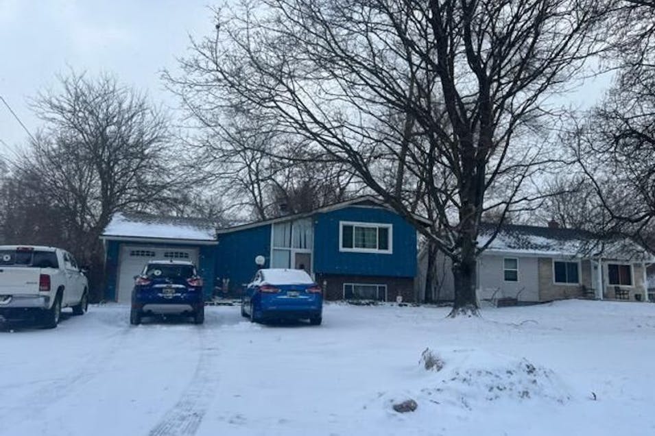 704 Crescent Lake Rd Waterford, MI 48327-2540, Oakland County