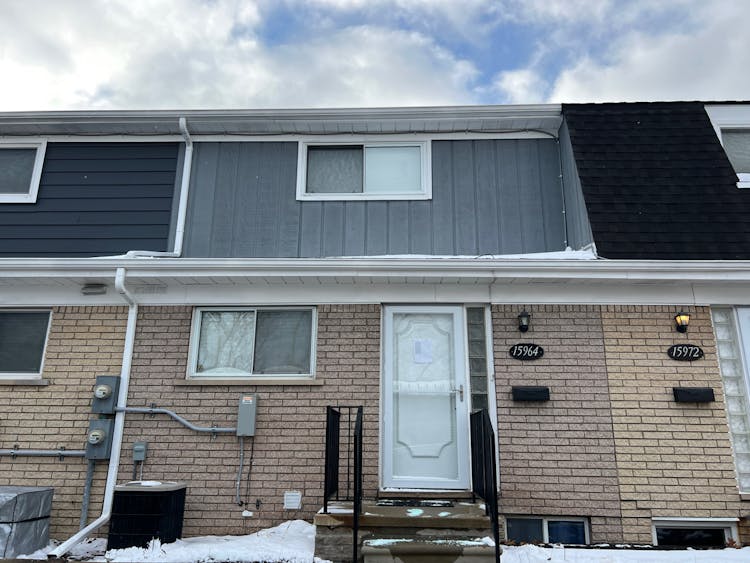 15964 W 11 Mile Rd Southfield, MI 48076-3604, Oakland County