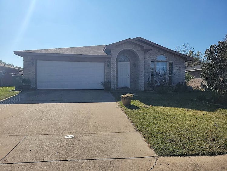 9332 Sassafras Dr Dallas, TX 75217, Dallas County