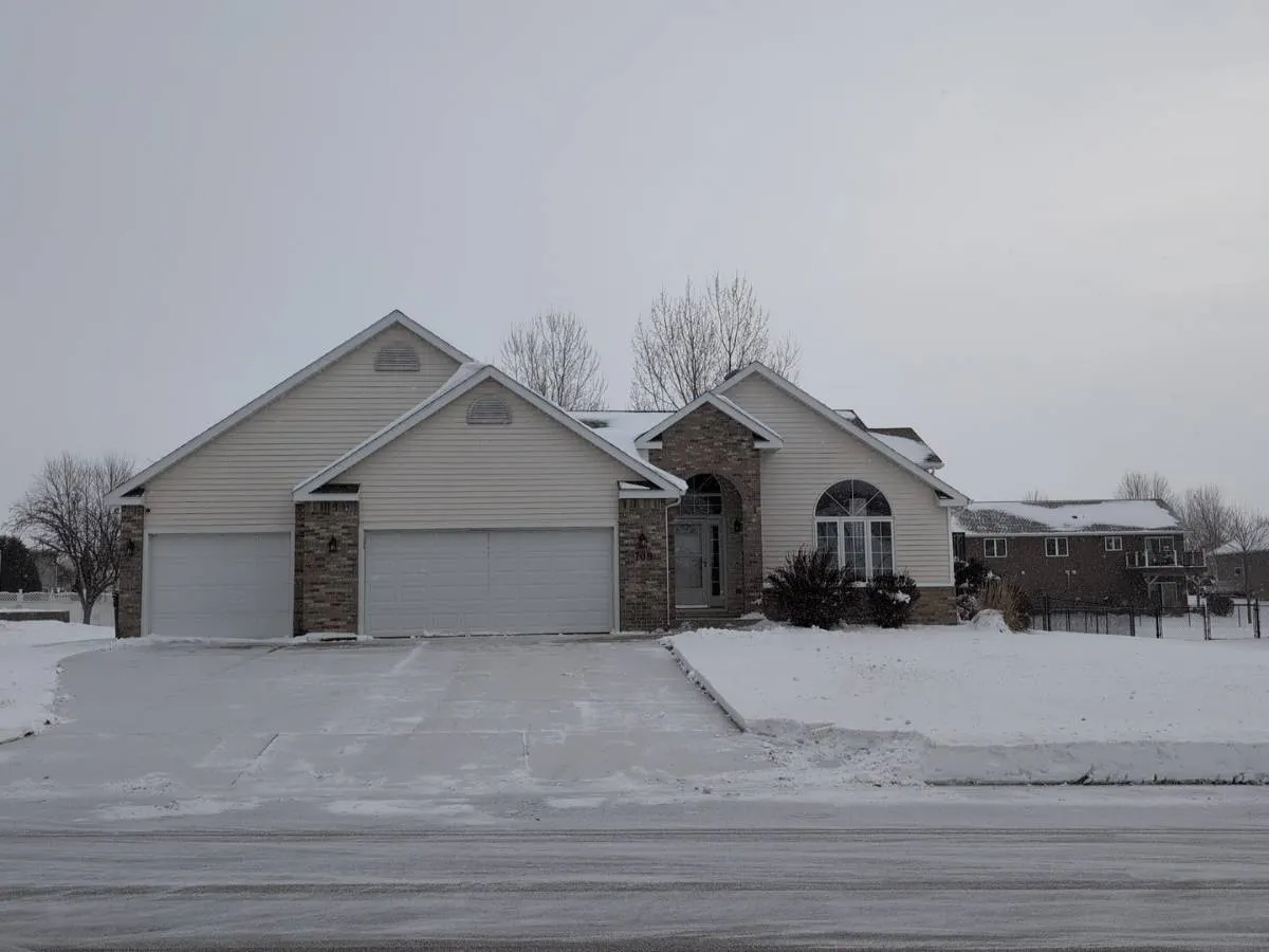 Greenhaven Ln, Owatonna, MN 55060