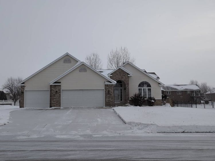 709 Greenhaven Ln NE Owatonna, MN 55060, Steele County