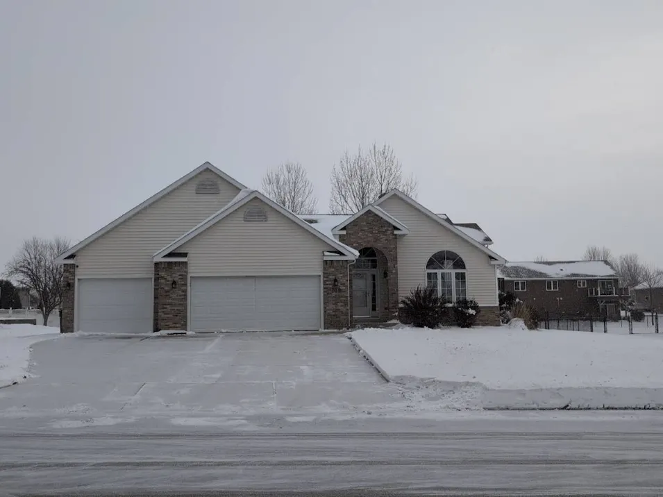 709 Greenhaven Ln NE Owatonna, MN 55060, Steele County