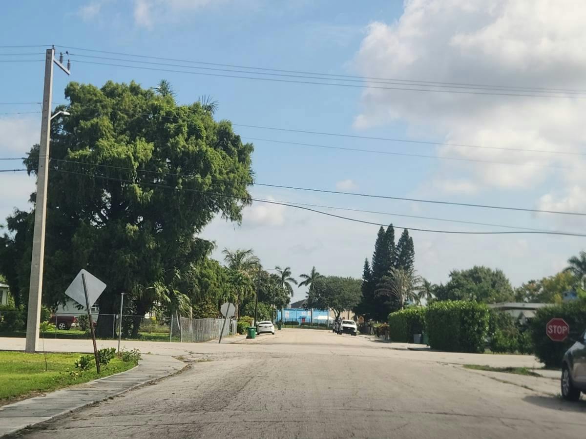 Elm Ave, Pahokee, FL 33476